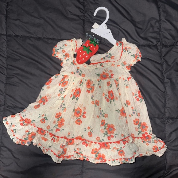 Strawberry Themed Baby Clothing Set NWT - Picture 5 of 12